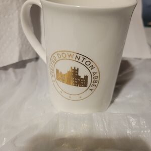 I visited Downtown Abbey-The Exibition Elegant White-Gold Mug